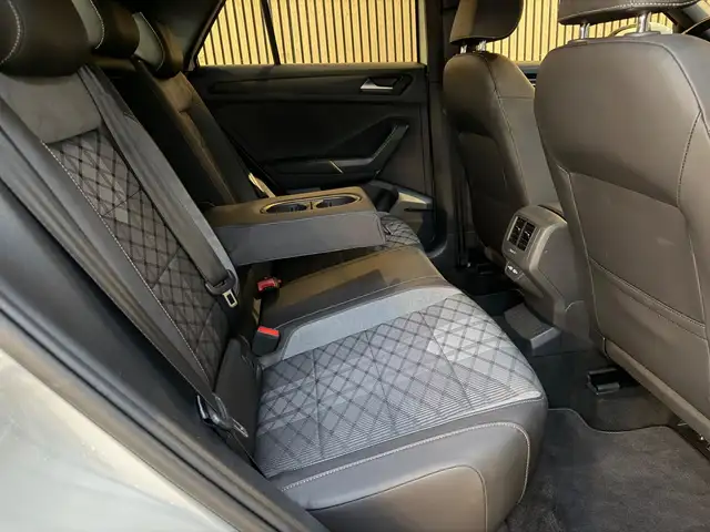 Volkswagen T-Roc view 10