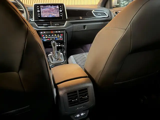 Volkswagen T-Roc view 14