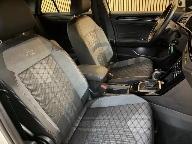 Volkswagen T-Roc view 5