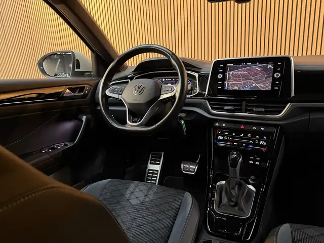 Volkswagen T-Roc view 12