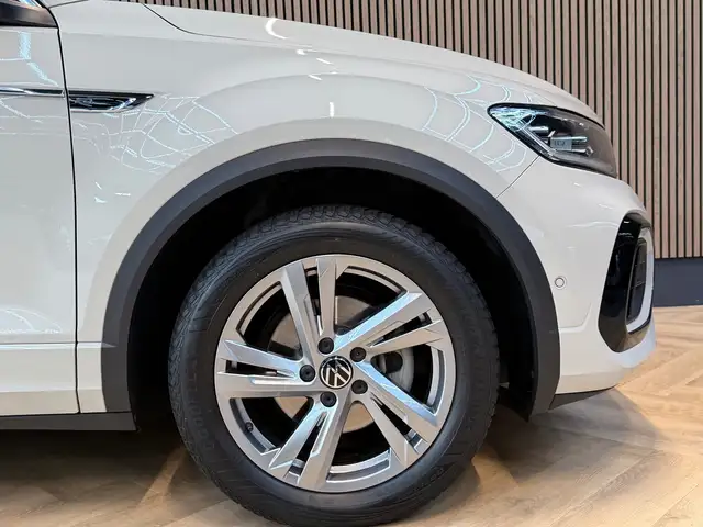 Volkswagen T-Roc view 26