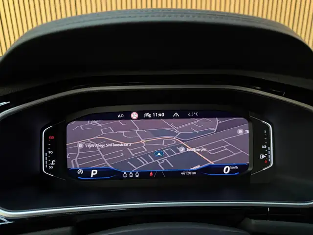 Volkswagen T-Roc view 16