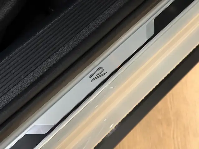 Volkswagen T-Roc view 27