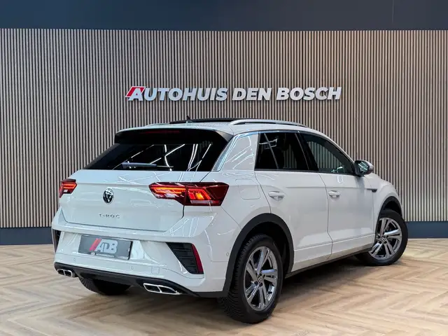 Volkswagen T-Roc view 2