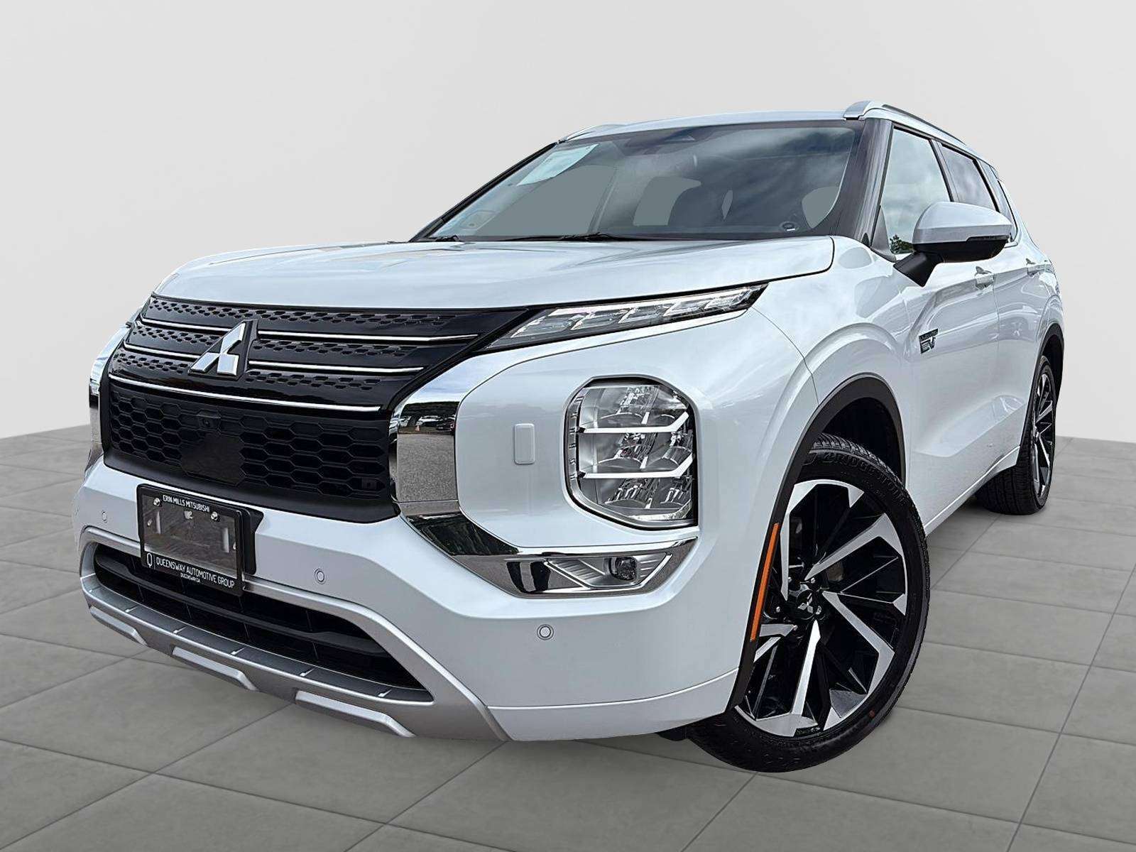 White 2025 Mitsubishi Outlander Hybrid Plug-in SUV / Crossover  1-Speed Automatic