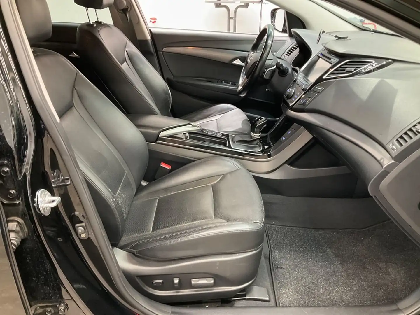 Hyundai i40 i40 Kombi blue 1.7 CRDi DCT Premium Black - 2