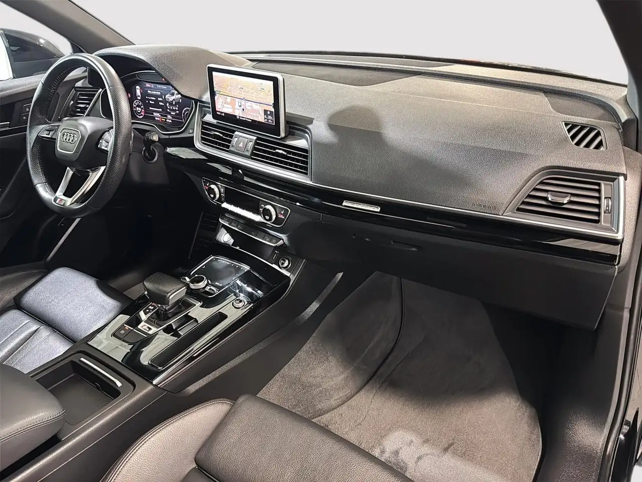 Audi Q5 снимка Audi Q5