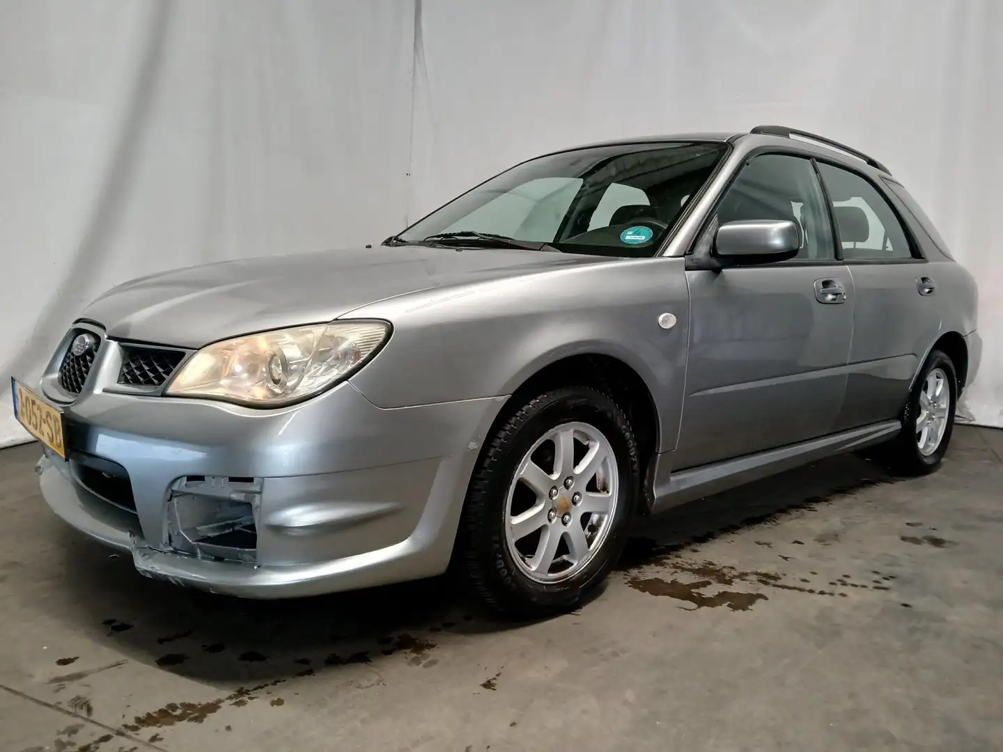Subaru Impreza Plus 1.5R Edition - Schade - Verbruikt olie Grey - 2