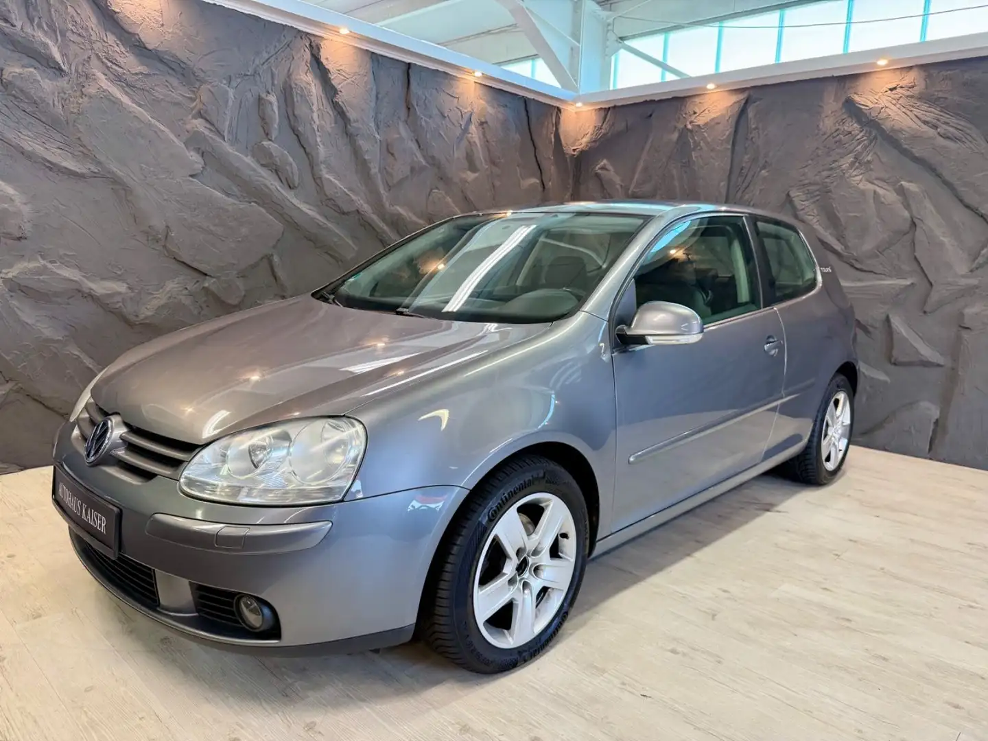 Volkswagen Golf V 1.9 TDI/77Kw/KLIMA/TEMPO/SHZ/TÜV 10.2025 Grau - 1