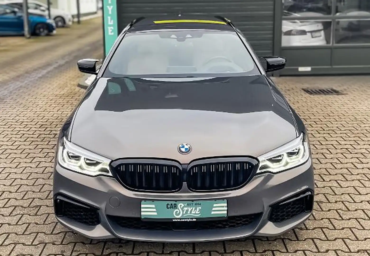 BMW M550 d xDrive H&K R.CAM MEMORY AHK NAVI MASSAGE Gris - 2