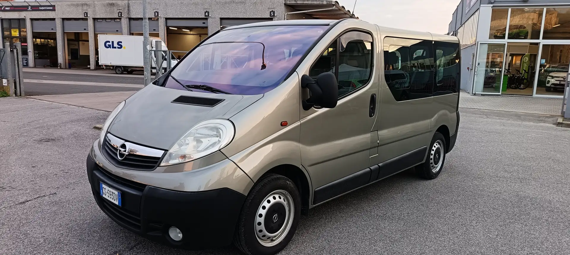 Opel Vivaro Grigio - 1