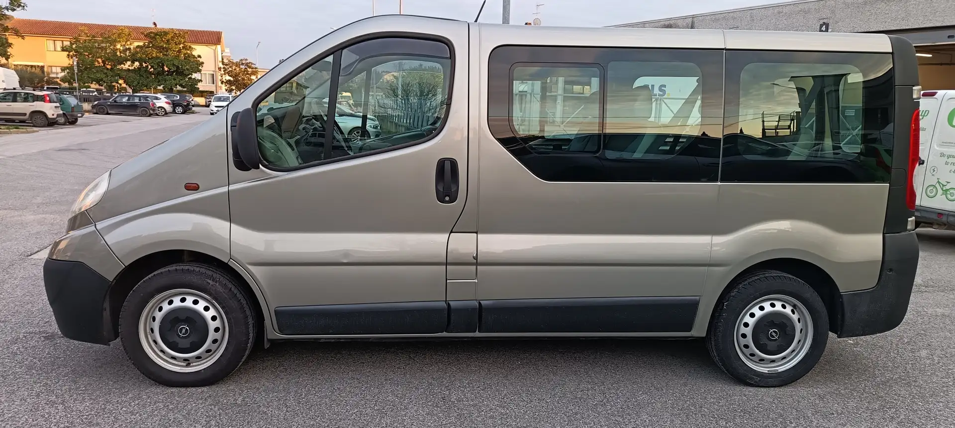 Opel Vivaro Grigio - 2