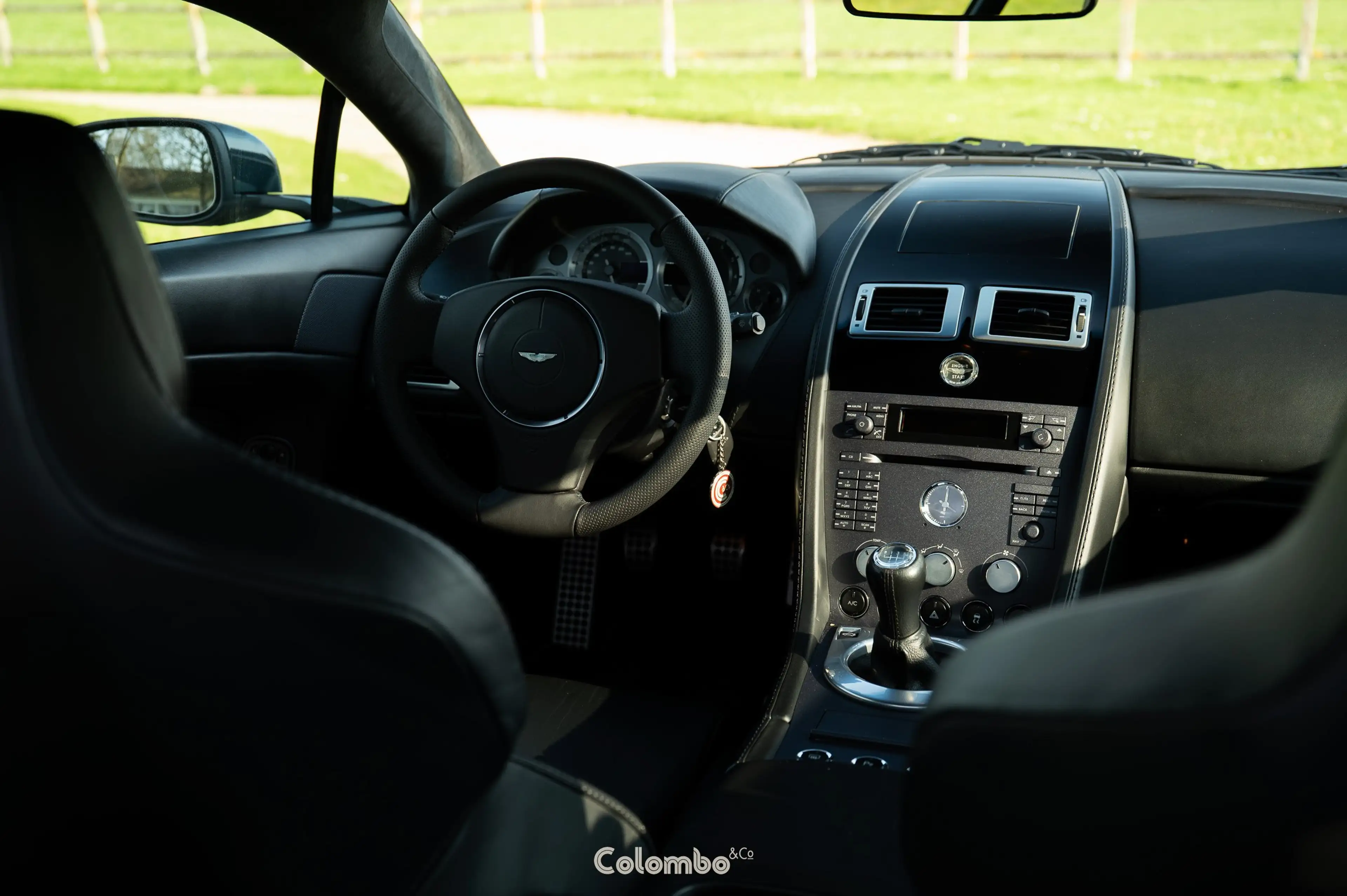Aston Martin Vantage Ghillies Green - Manual — photo 15