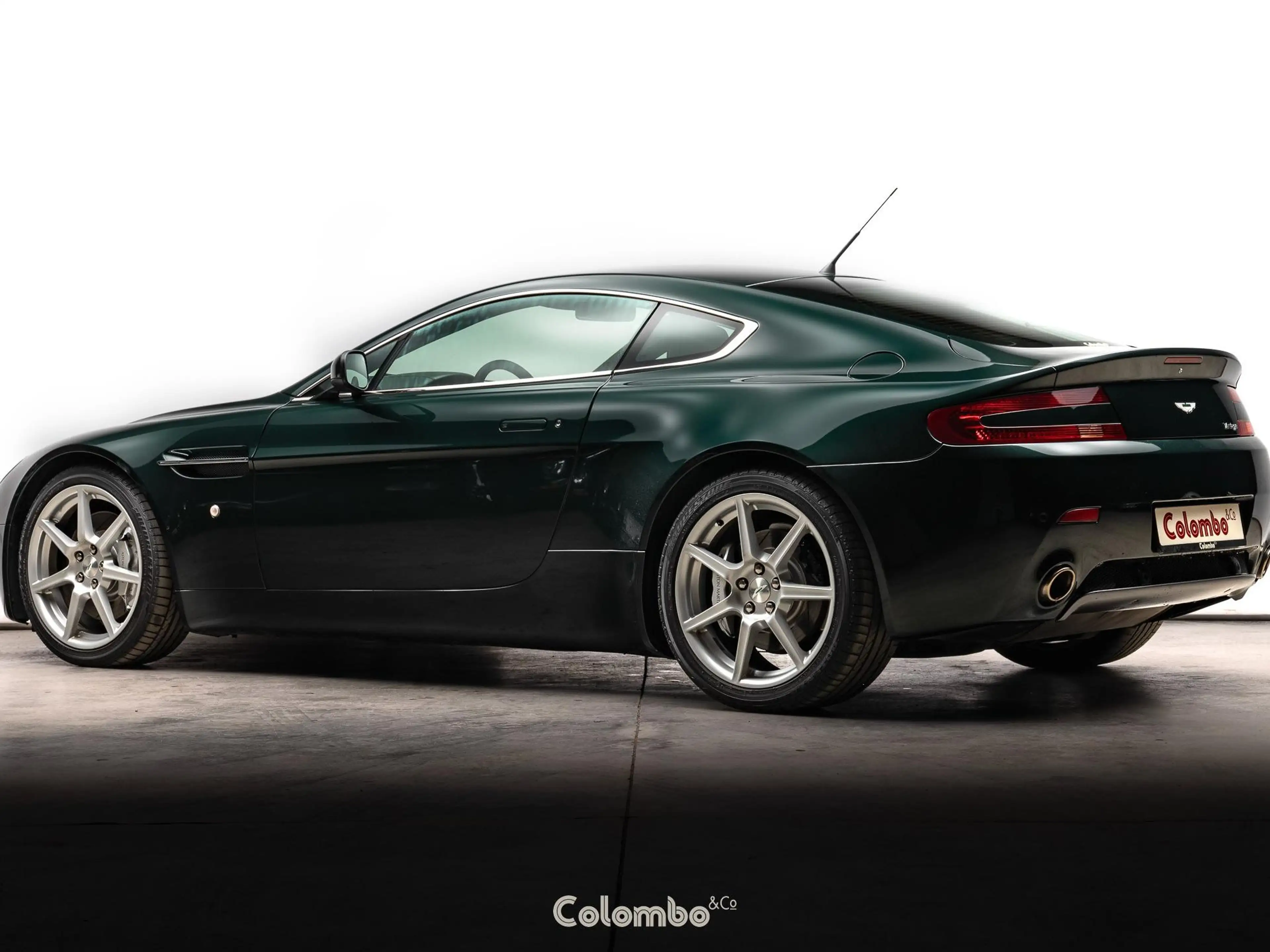 Aston Martin Vantage Ghillies Green - Manual — photo 2