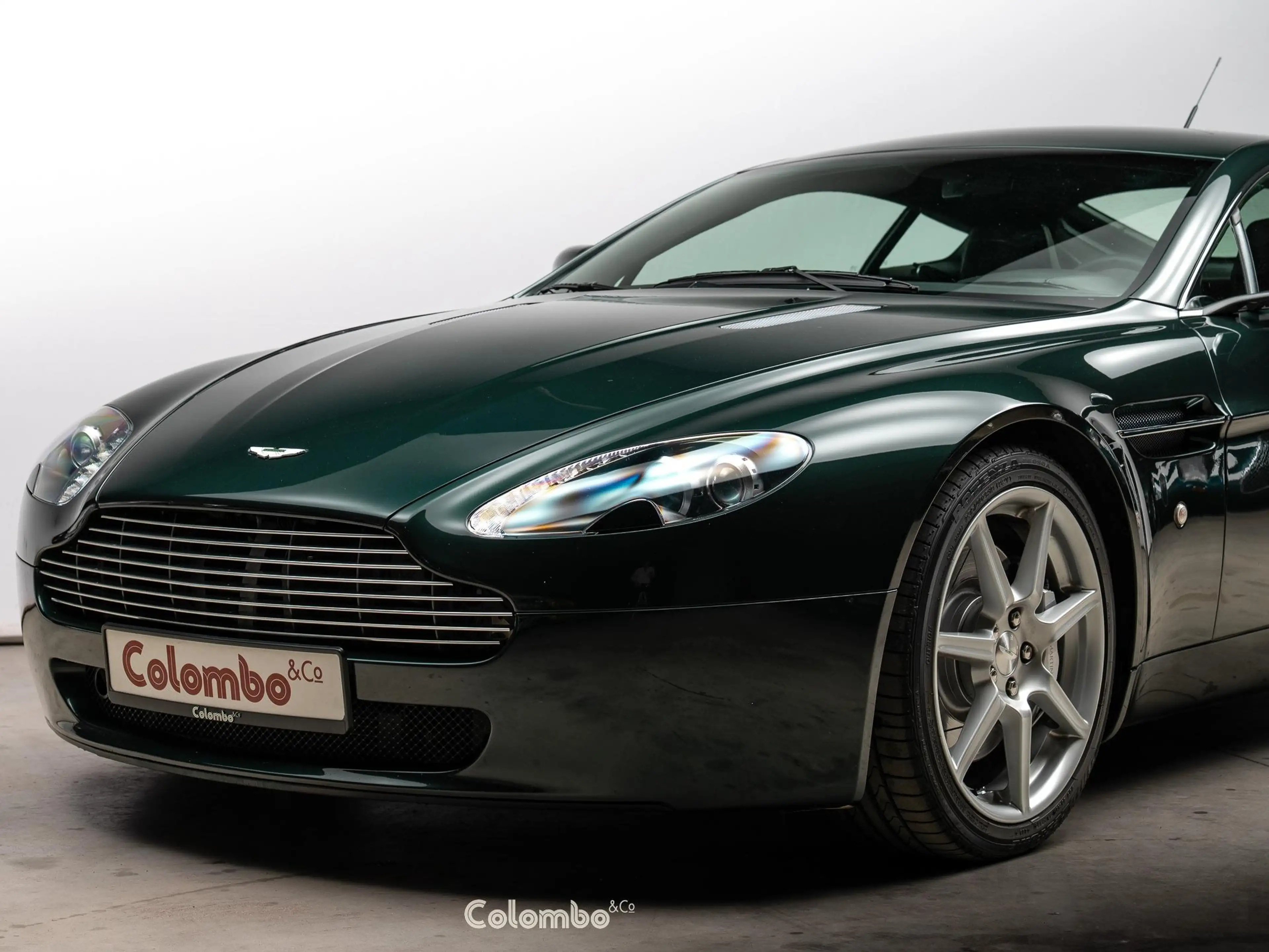 Aston Martin Vantage Ghillies Green - Manual — photo 4
