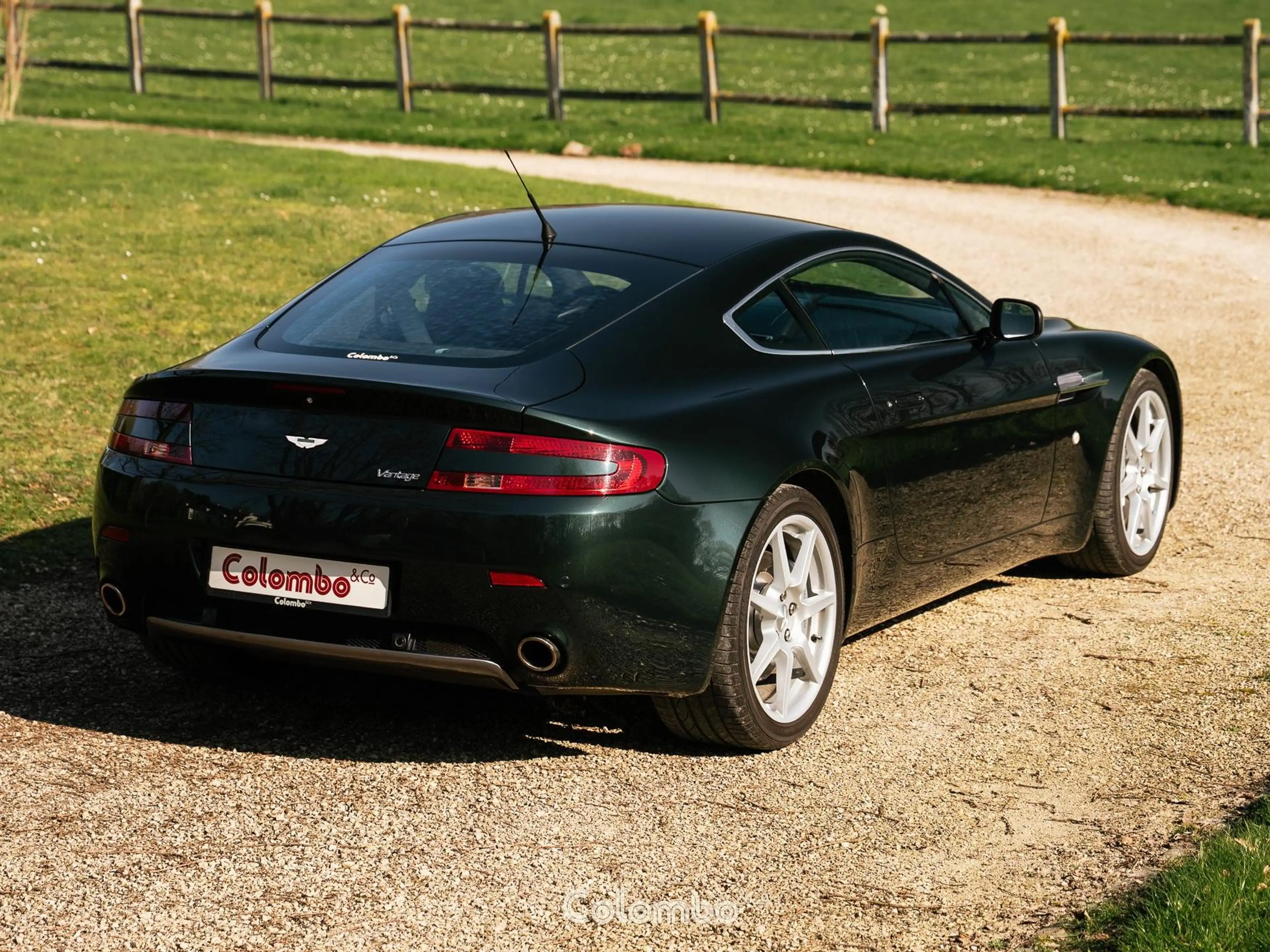 Aston Martin Vantage Ghillies Green - Manual — photo 8