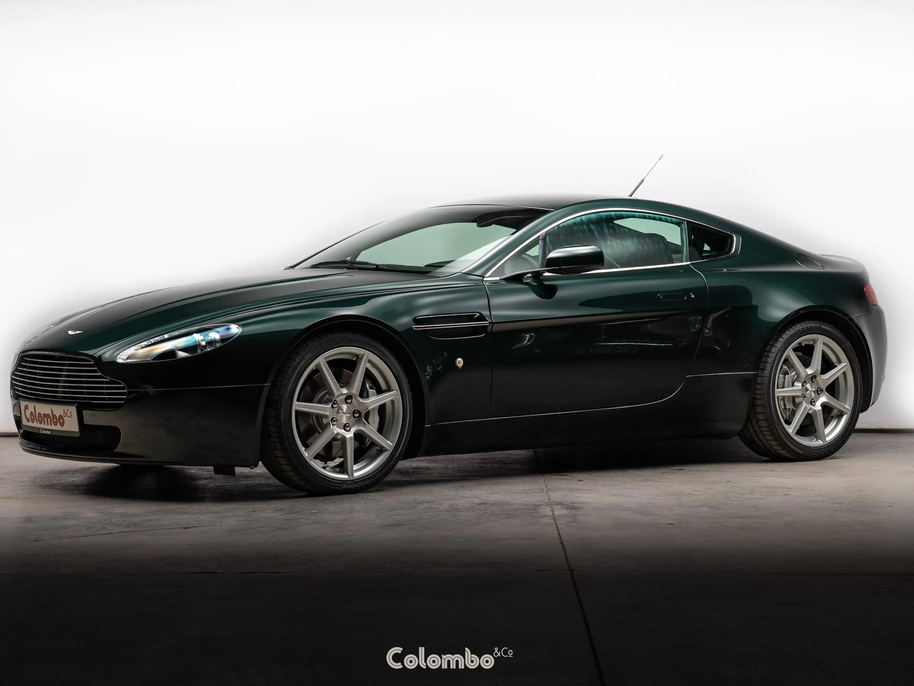 Aston Martin Vantage Ghillies Green - Manual