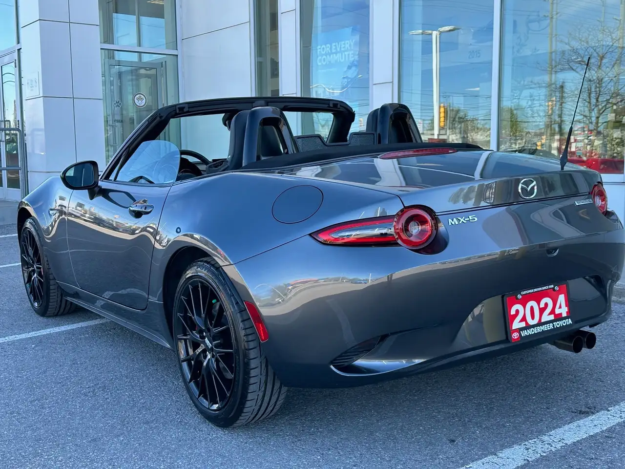 Mazda MX-5 Miata снимка Mazda MX-5 Miata