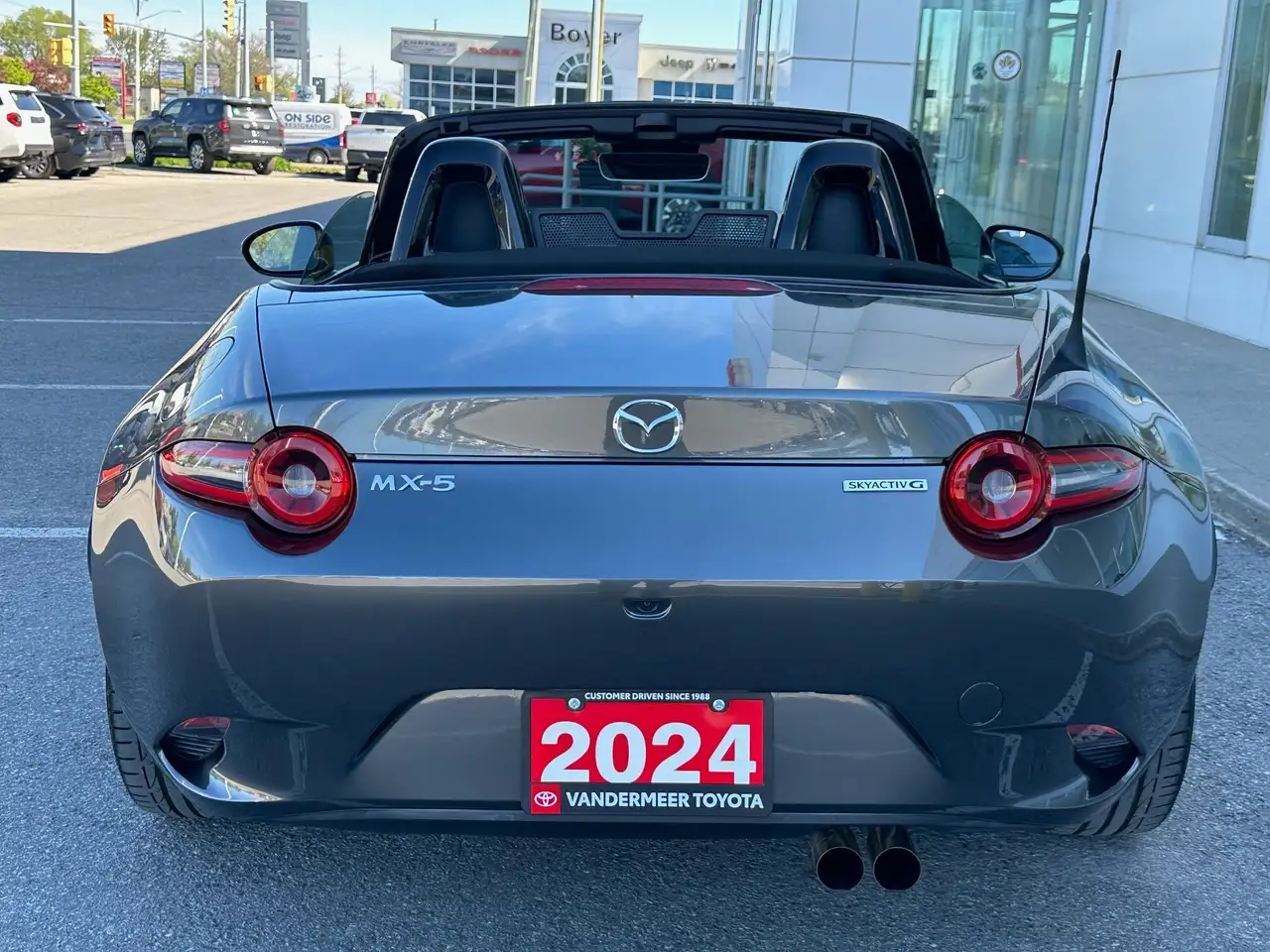Mazda MX-5 Miata снимка Mazda MX-5 Miata