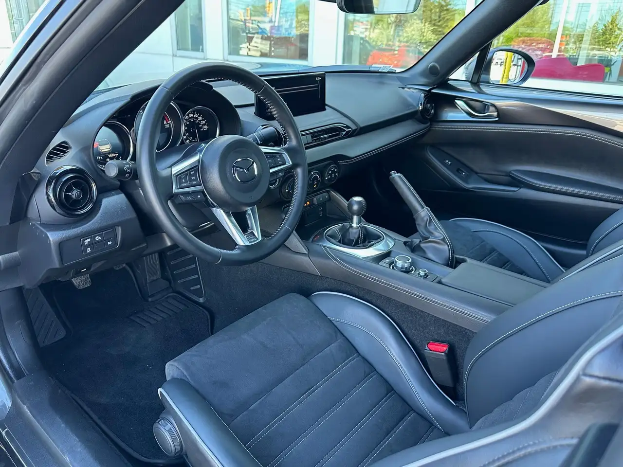 Mazda MX-5 Miata снимка Mazda MX-5 Miata