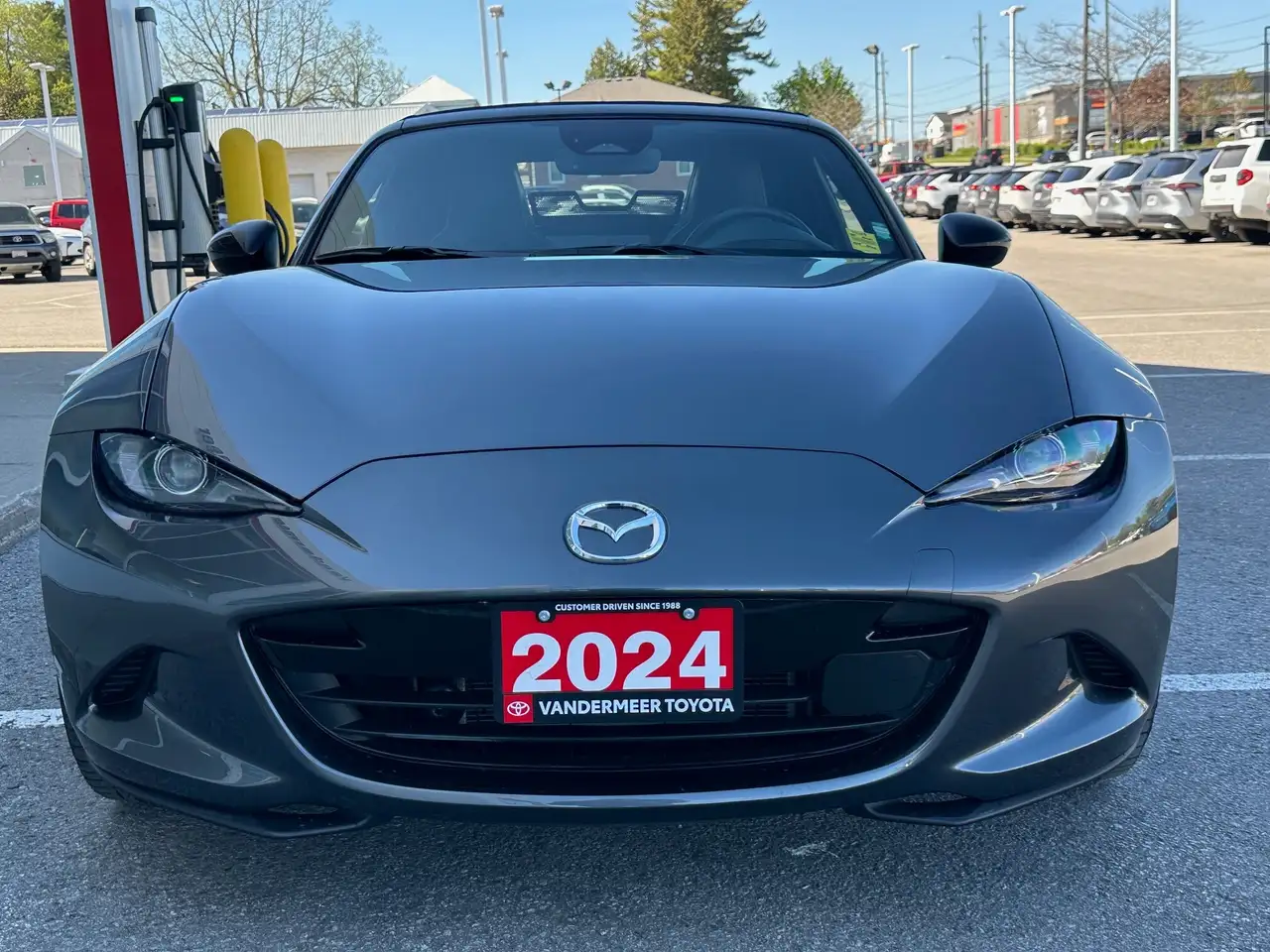 Mazda MX-5 Miata снимка Mazda MX-5 Miata