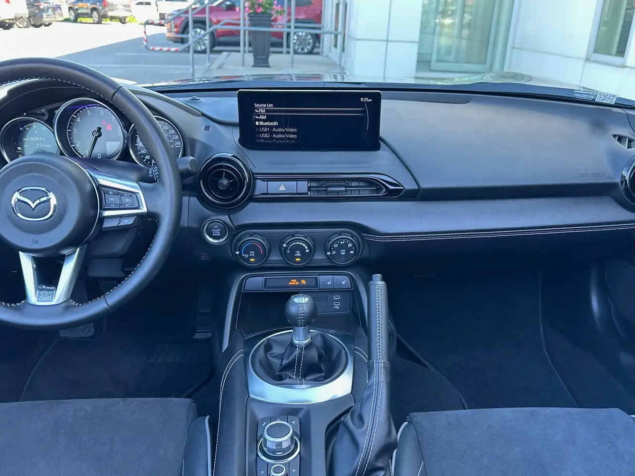 Mazda MX-5 Miata снимка Mazda MX-5 Miata