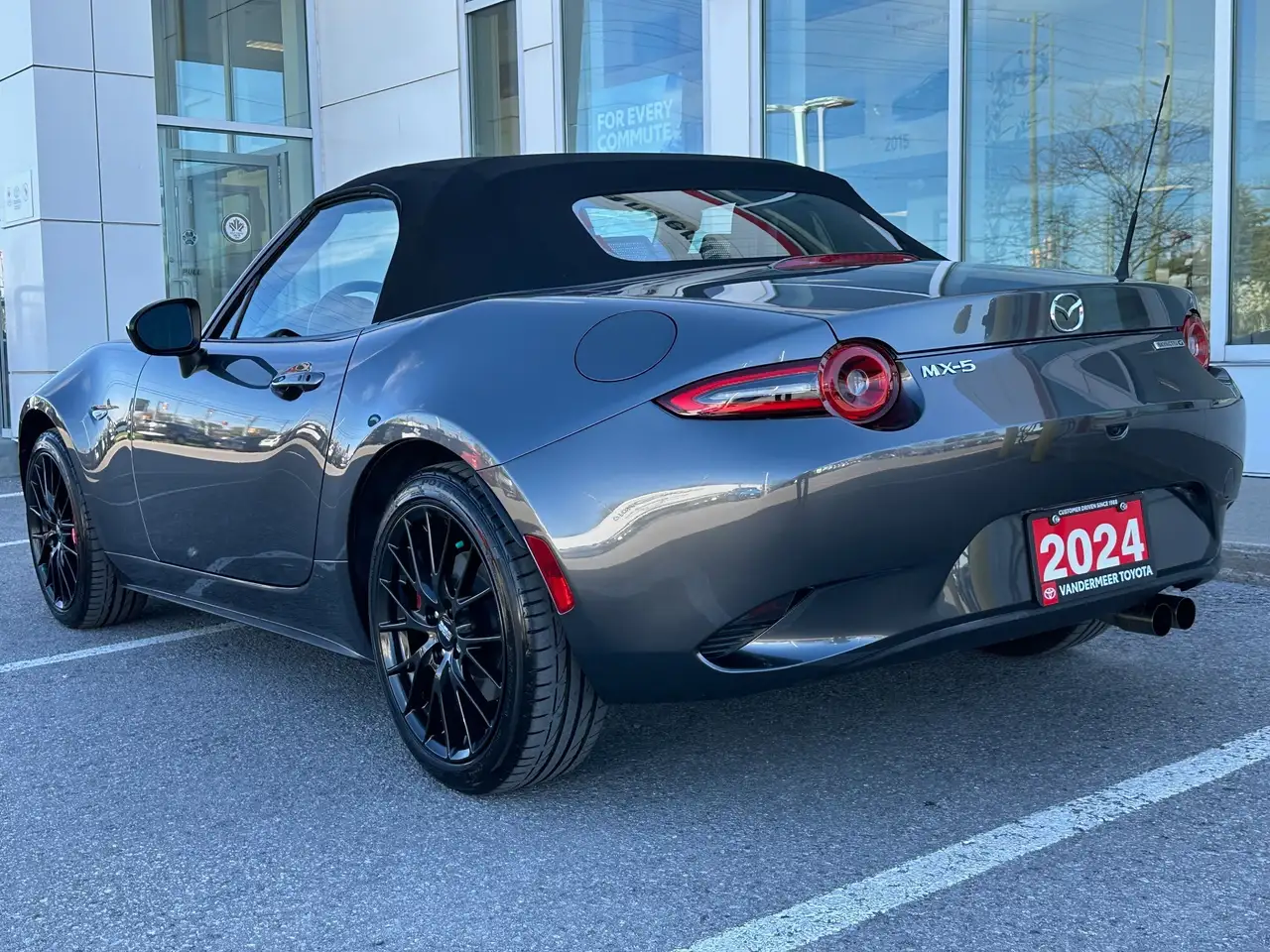 Mazda MX-5 Miata снимка Mazda MX-5 Miata