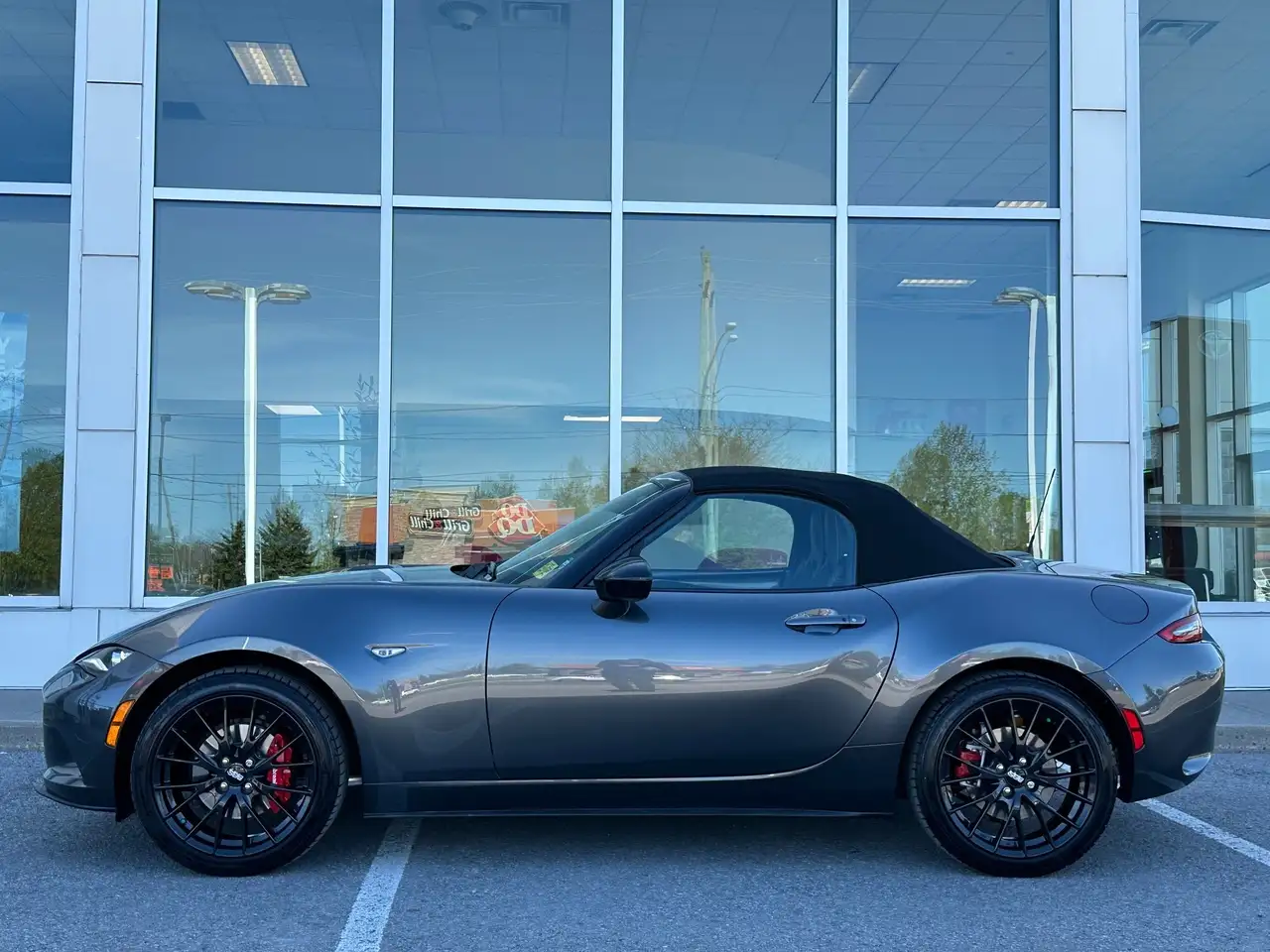 Mazda MX-5 Miata снимка Mazda MX-5 Miata