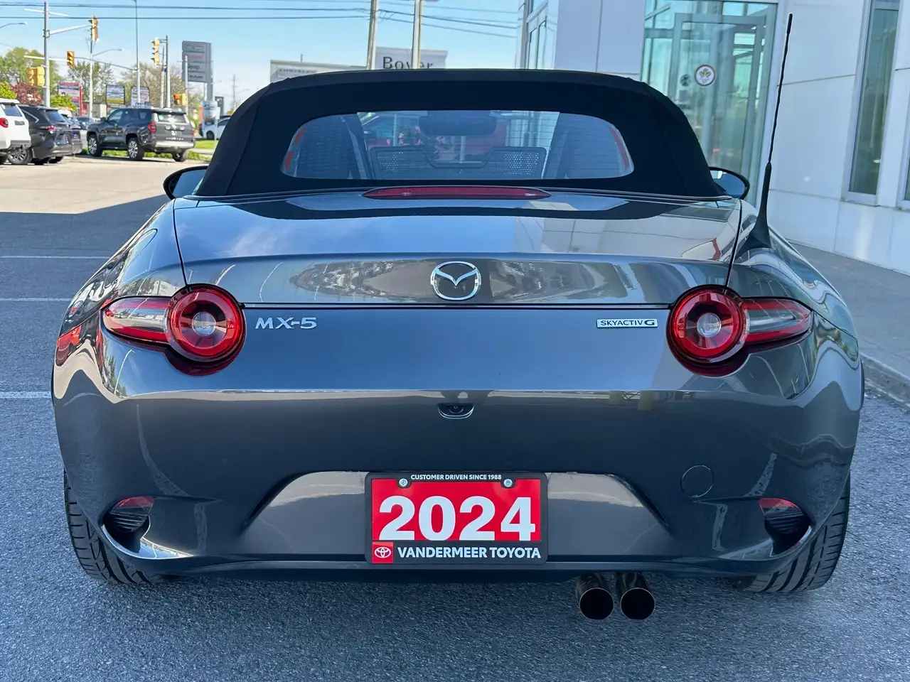 Mazda MX-5 Miata снимка Mazda MX-5 Miata