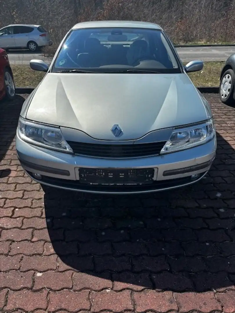 Renault Laguna 1.8 Privilege Plateado - 1