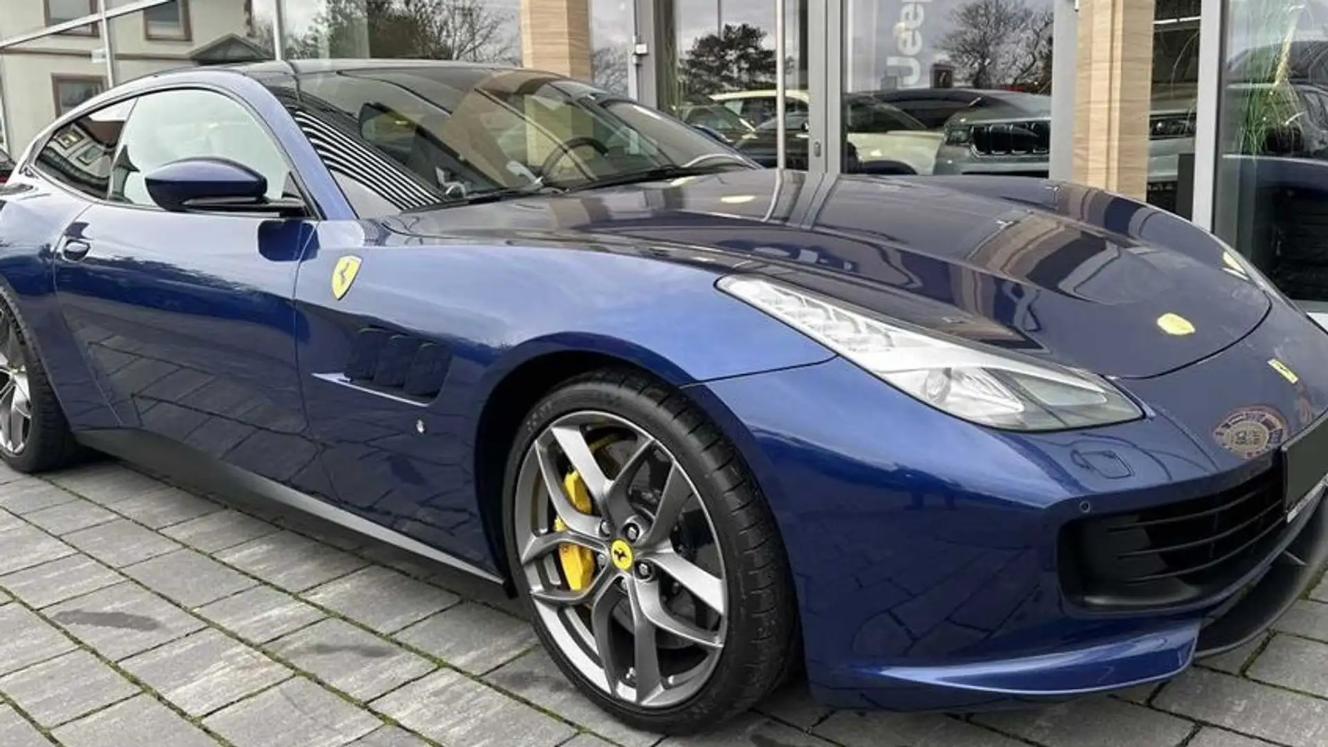 Ferrari GTC4 Lusso V12 Blau - 2