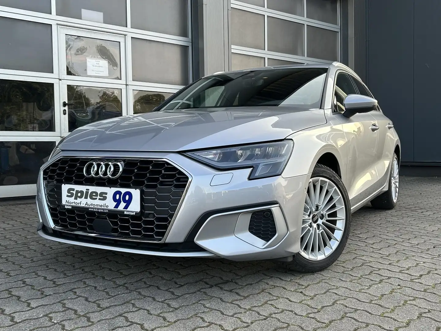 Audi A3 2.0 TDI Sportback / Virtual Cockpit / ACC Argent - 2