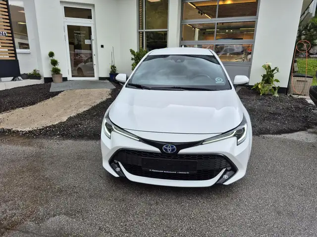 Toyota Corolla Hybrid Design