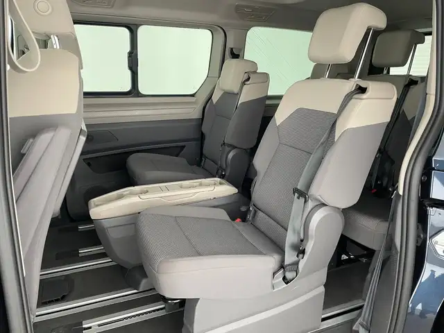Volkswagen Multivan view 11