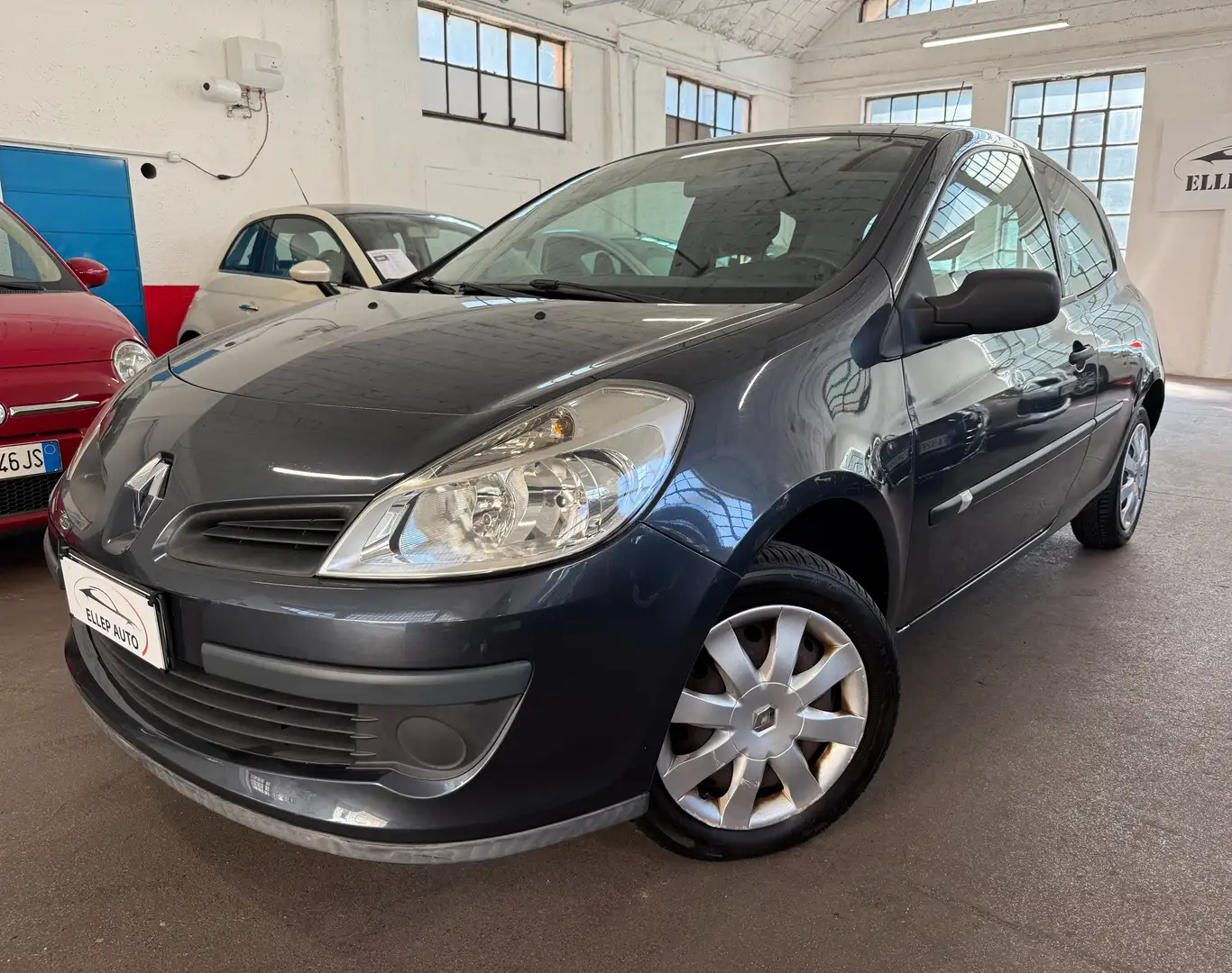 Renault Clio Clio 3p 1.2 16v (pack) 65cv - 1