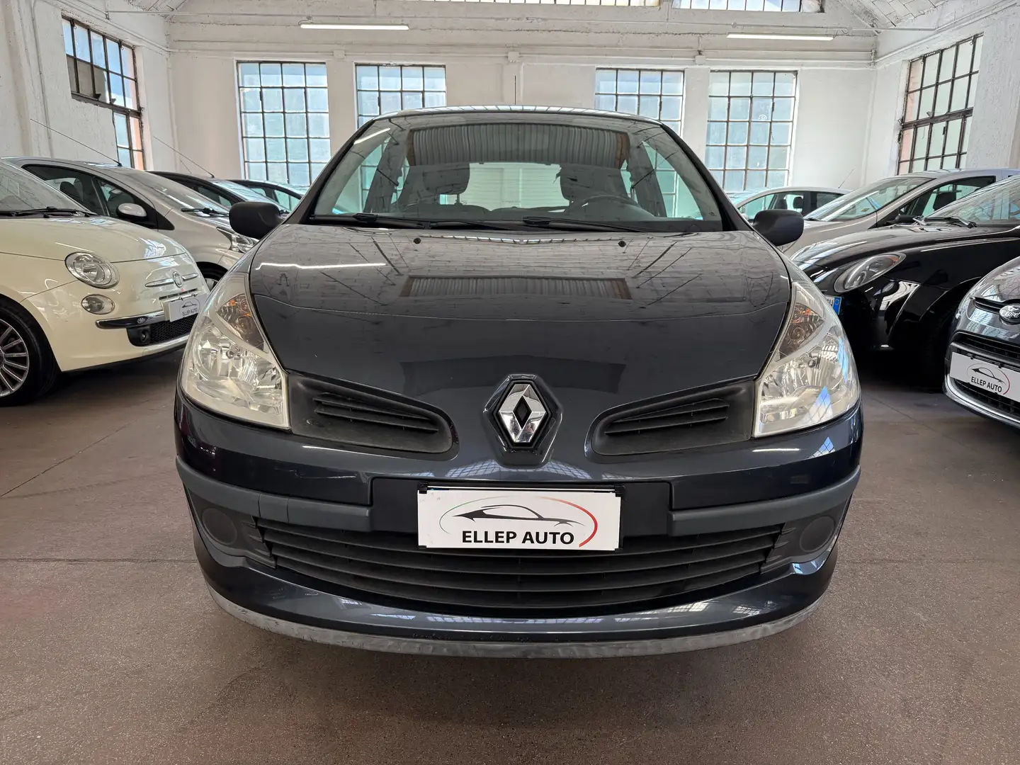Renault Clio Clio 3p 1.2 16v (pack) 65cv - 2