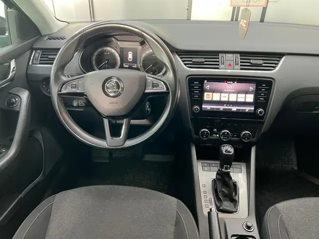 Skoda Octavia view 25