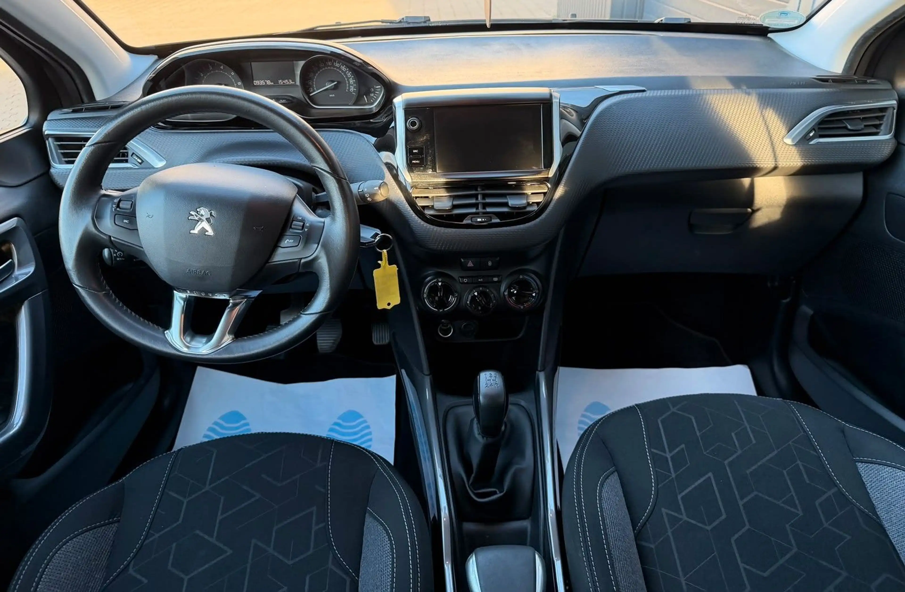 Peugeot 2008 Active*SHZ*Klima*Tüv Neu*Service Neu* — photo 9