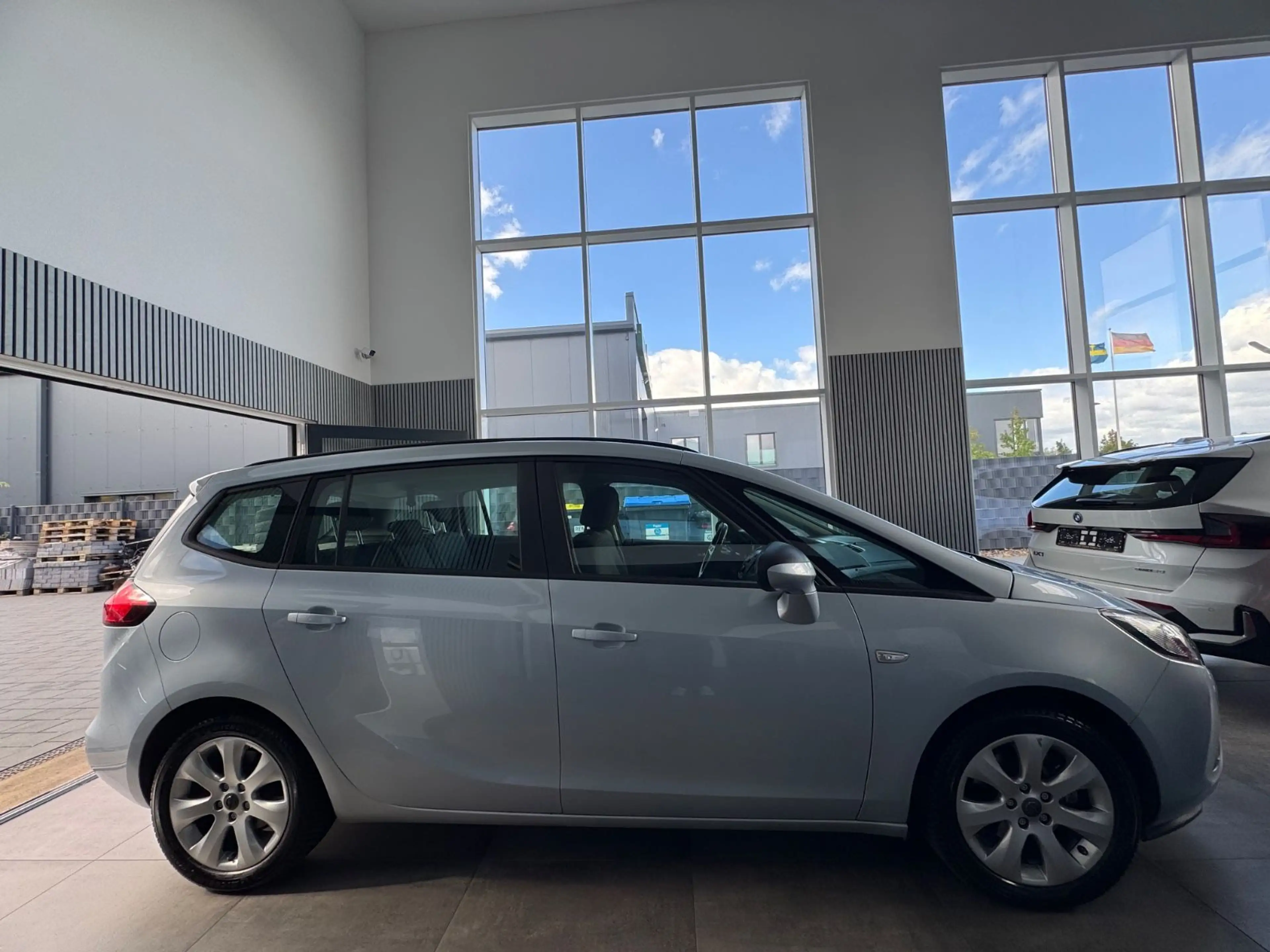 Opel Zafira Tourer Style 1.4 Rentner Fahrzeug AHK — photo 7