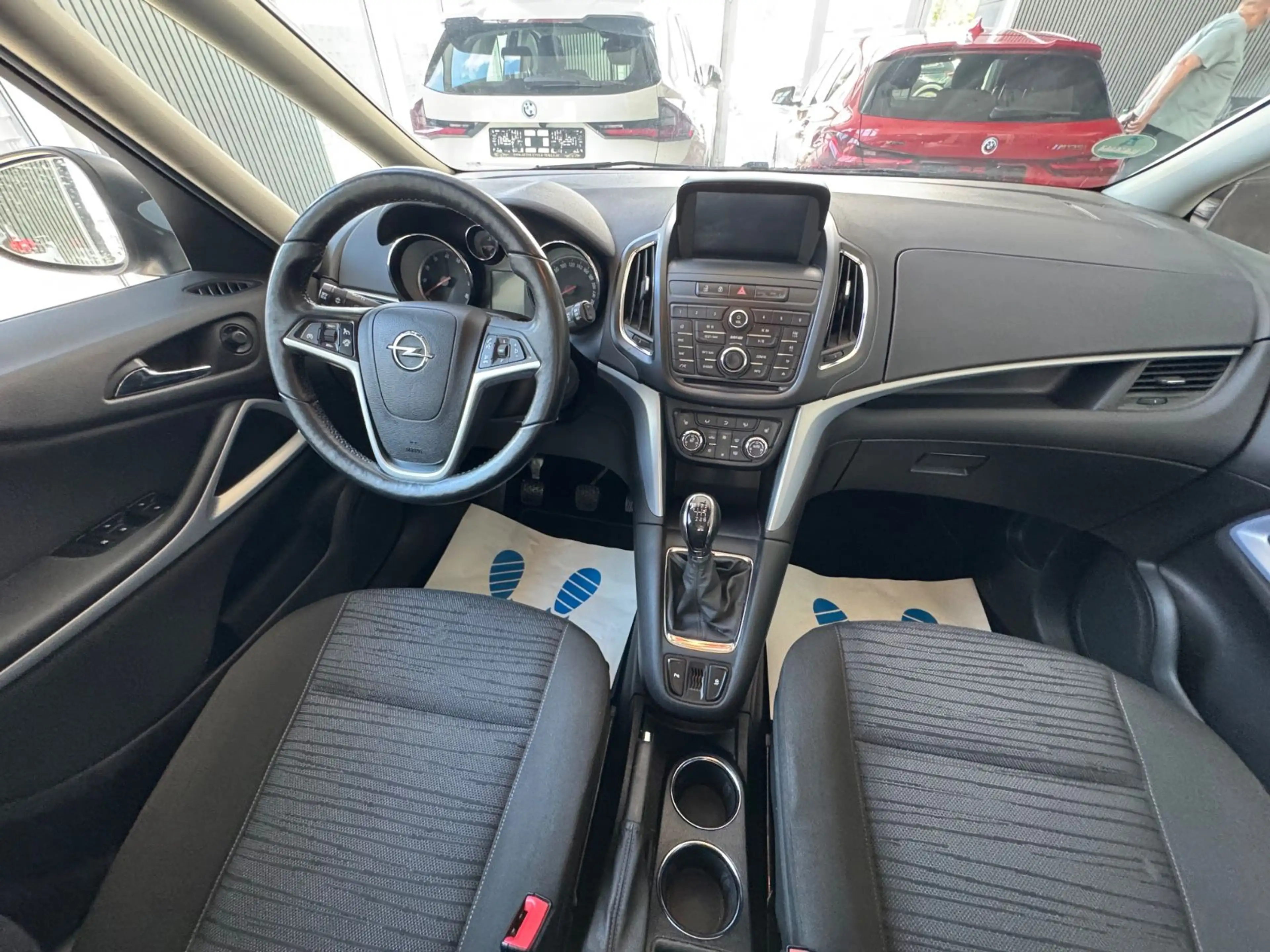 Opel Zafira Tourer Style 1.4 Rentner Fahrzeug AHK — photo 9