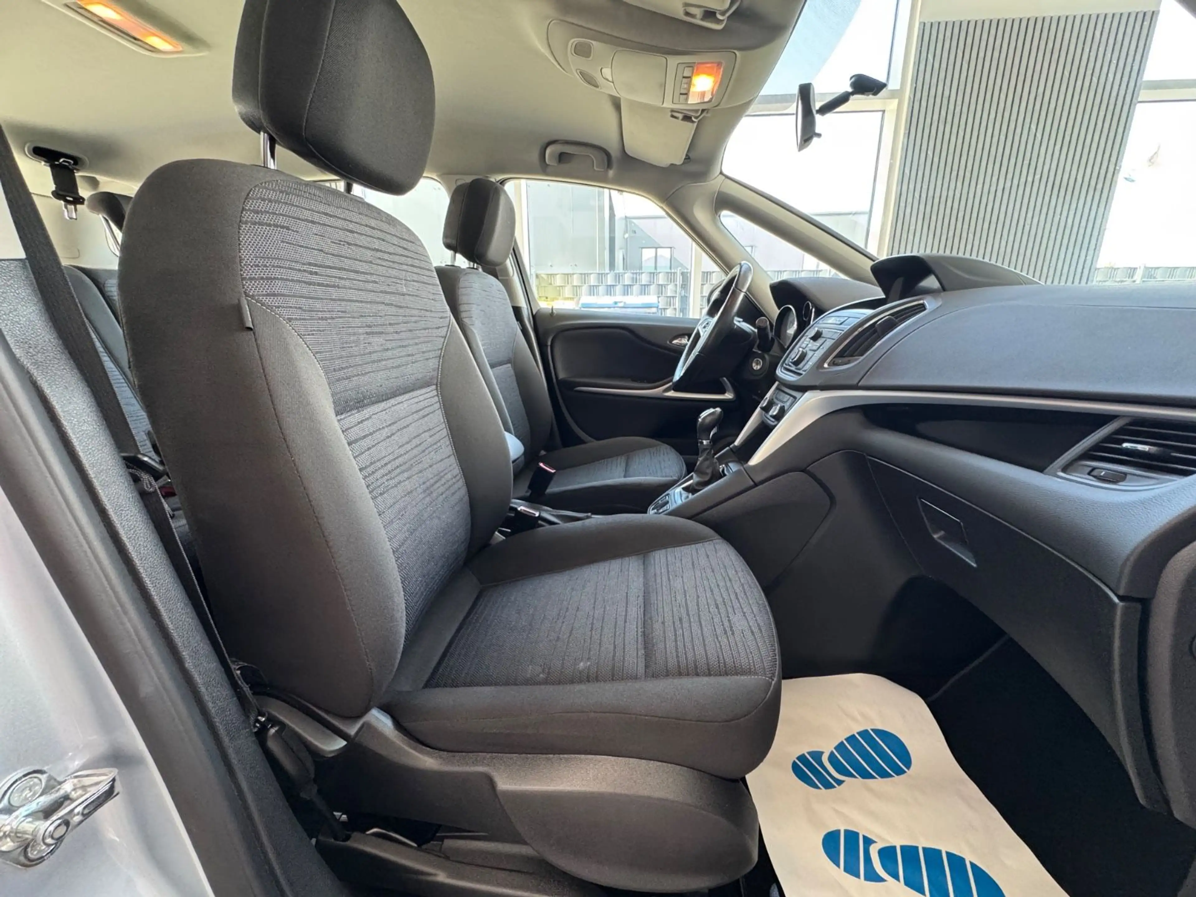 Opel Zafira Tourer Style 1.4 Rentner Fahrzeug AHK — photo 14