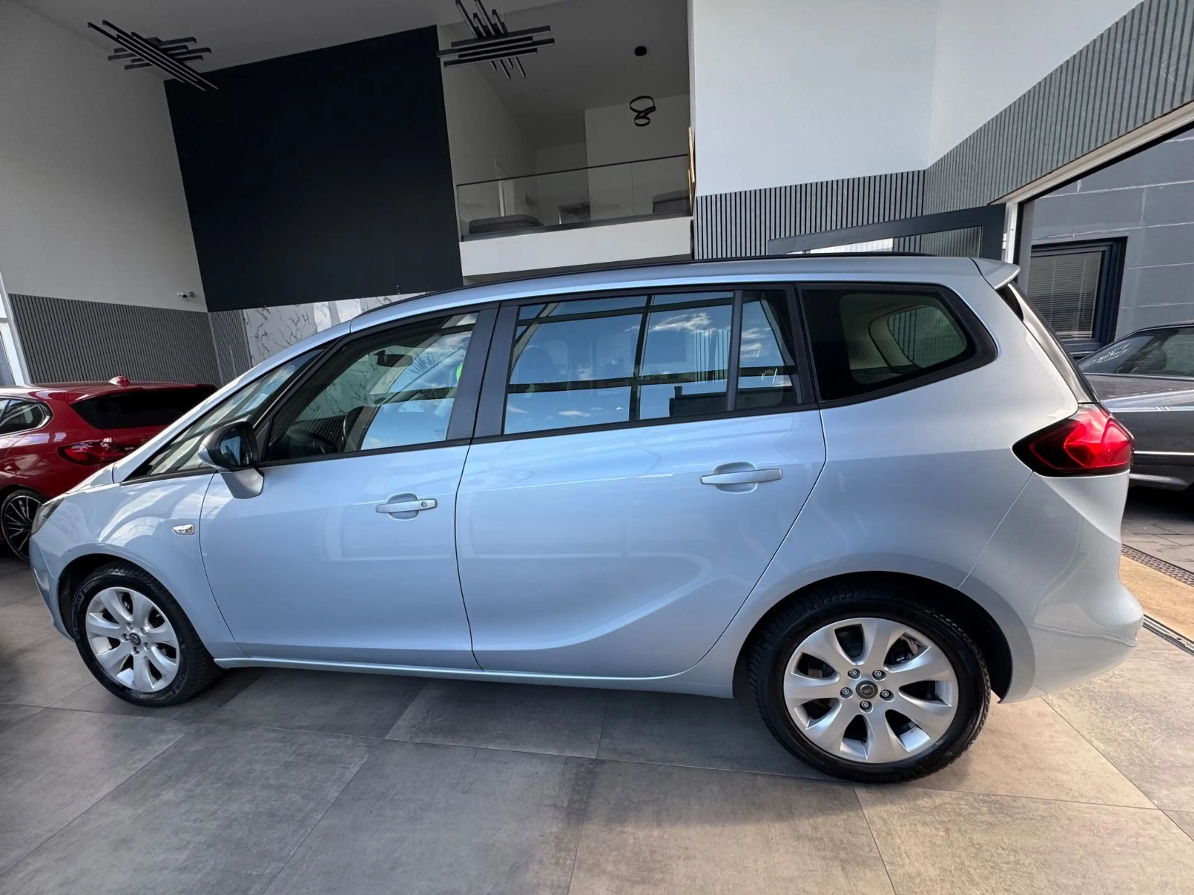 Opel Zafira Tourer Style 1.4 Rentner Fahrzeug AHK — photo 5