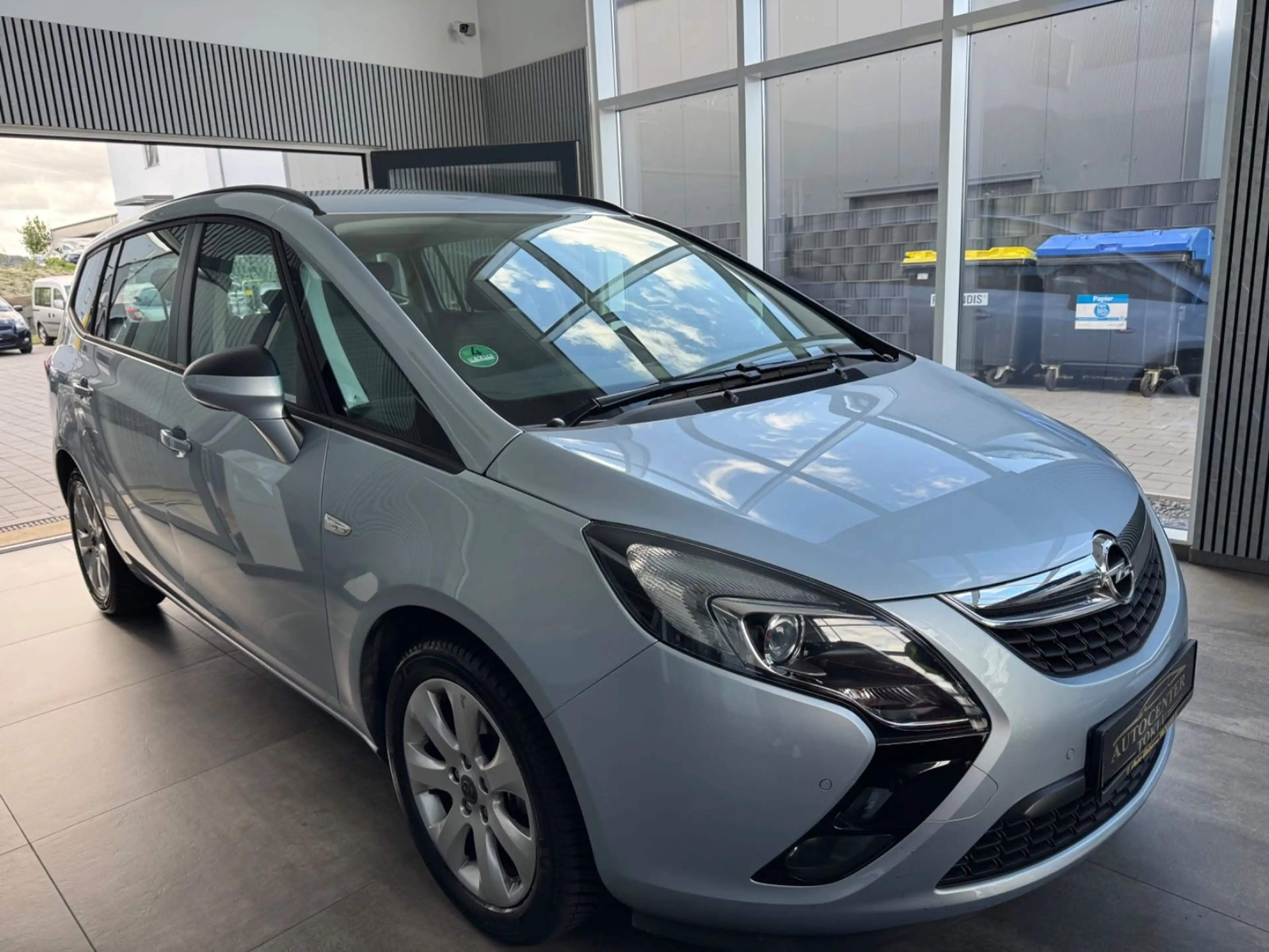 Opel Zafira Tourer Style 1.4 Rentner Fahrzeug AHK — photo 3