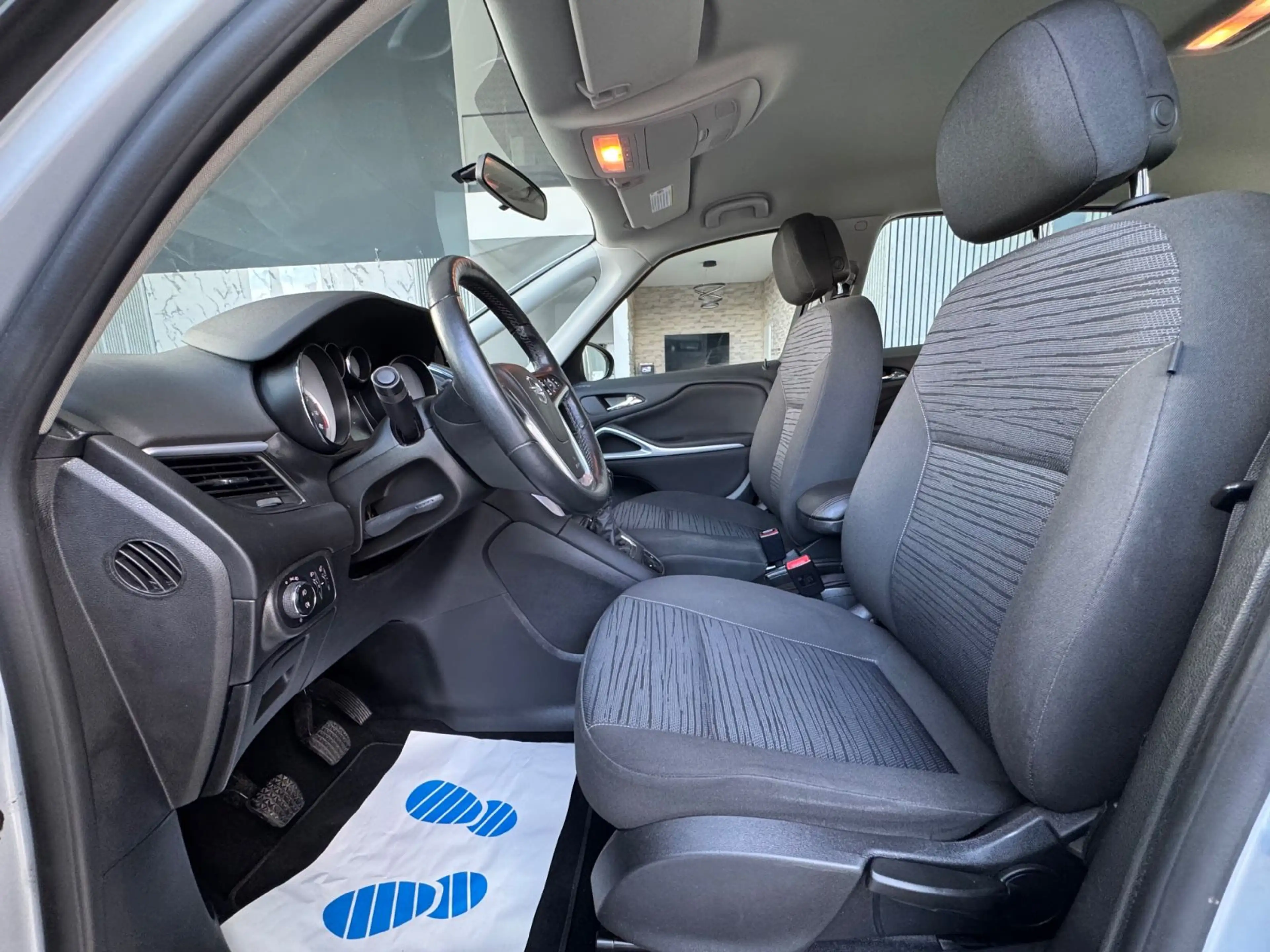 Opel Zafira Tourer Style 1.4 Rentner Fahrzeug AHK — photo 11