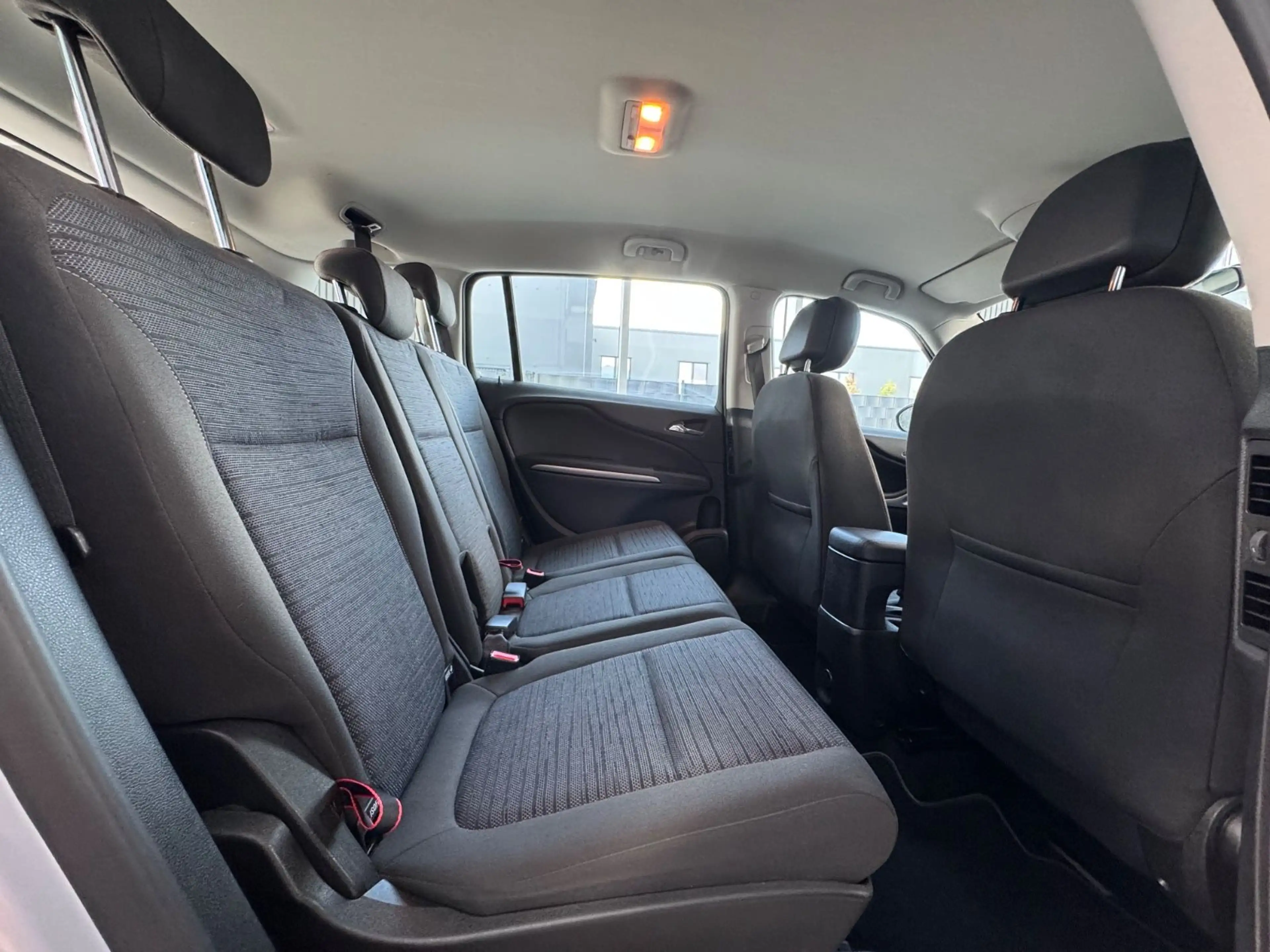 Opel Zafira Tourer Style 1.4 Rentner Fahrzeug AHK — photo 13