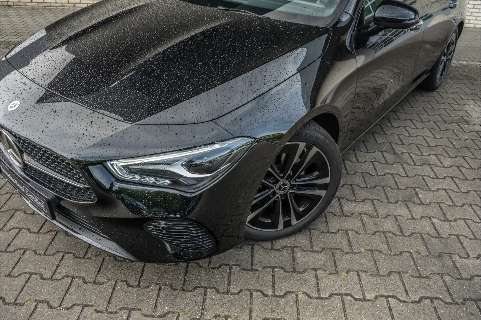 Mercedes-Benz CLA 180 Shooting Brake Luxury Line | Achteruitrijcamera | Zwart - 2
