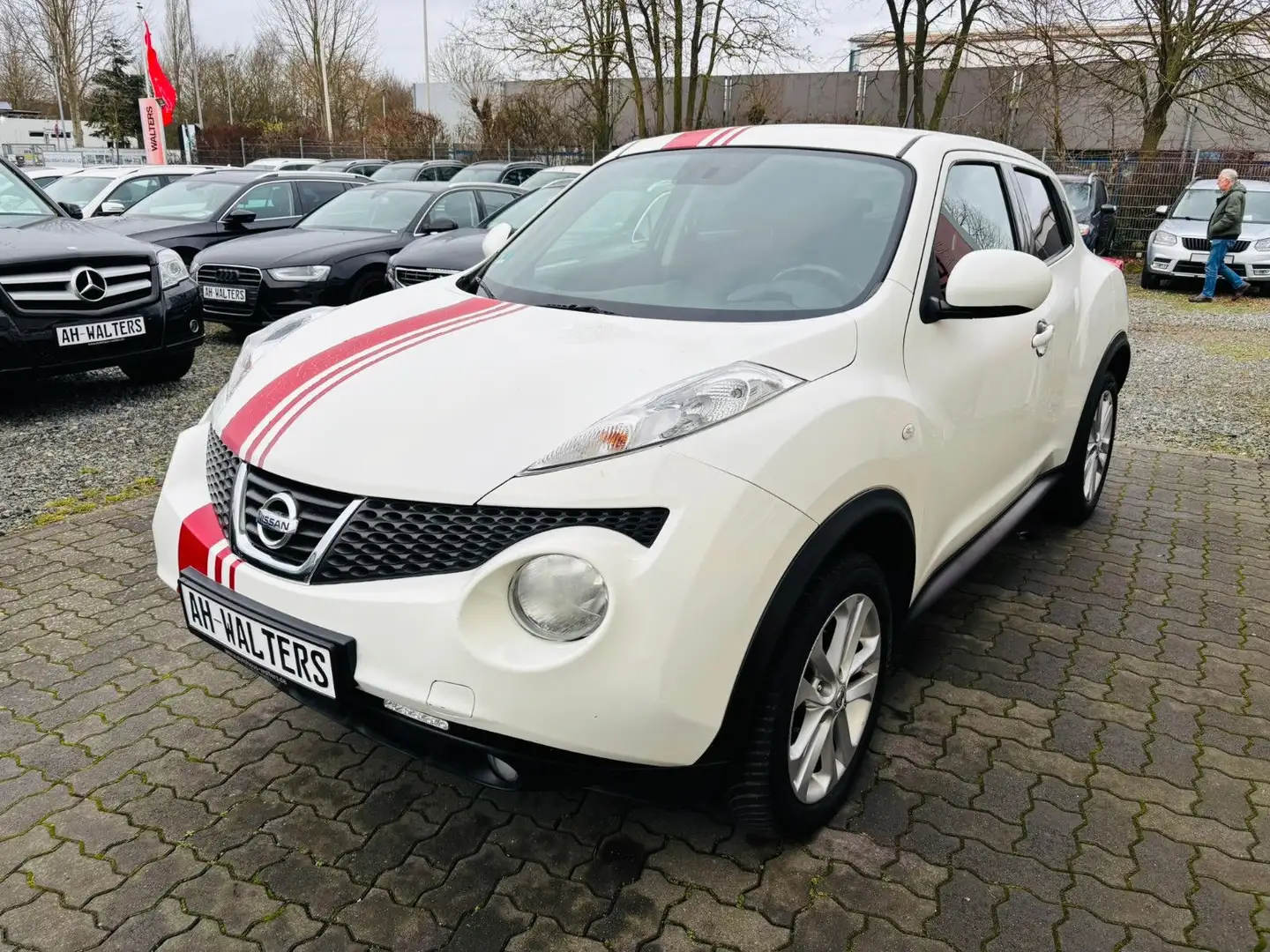 Nissan Juke 1.6 Acenta 1.Hd -Klima-Alu-Bluetooth-HU neu Weiß - 1
