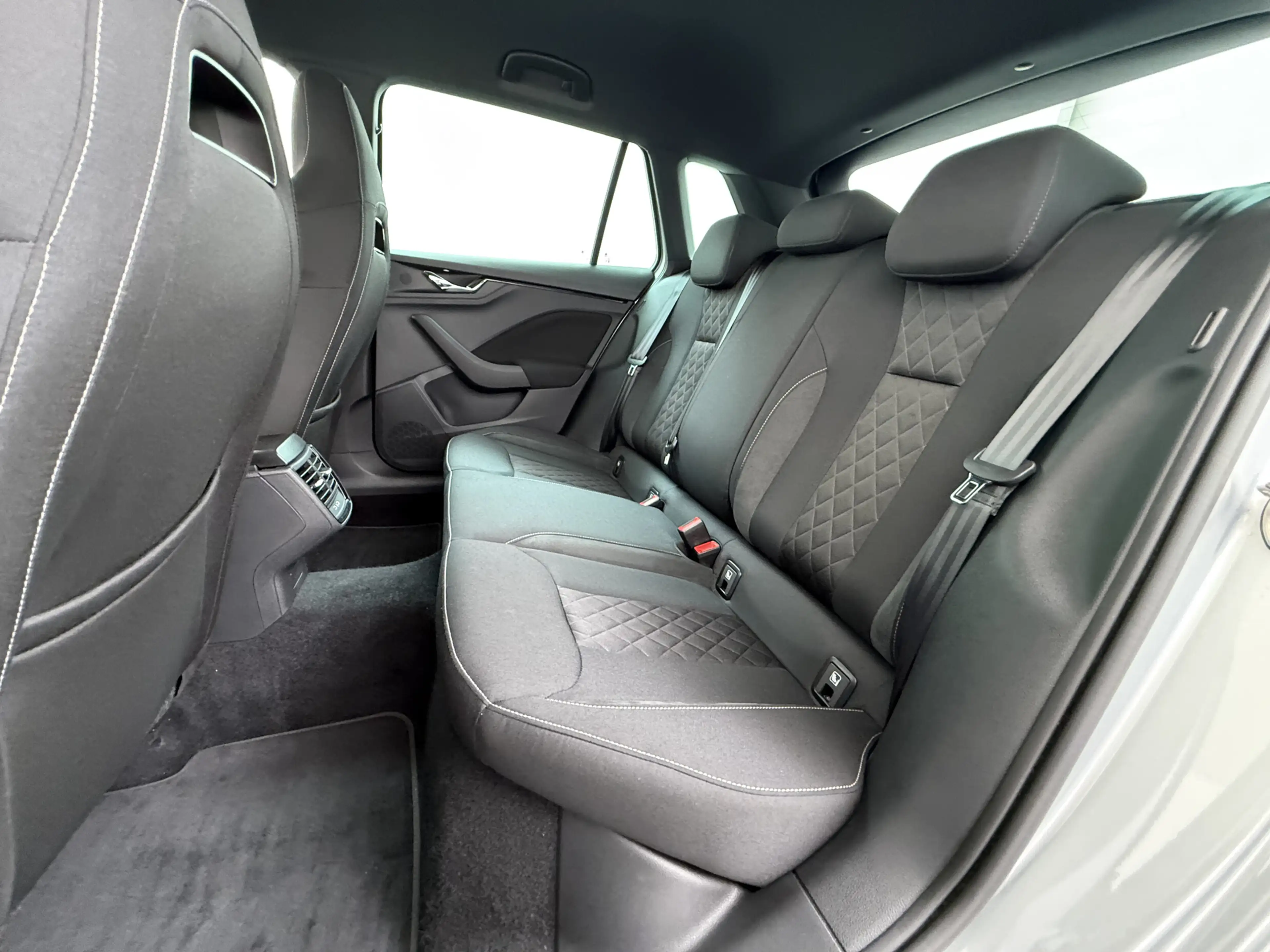 Skoda Kamiq TSI 111pk Aut. Sportstoelen Apple/Android Camera P — photo 24