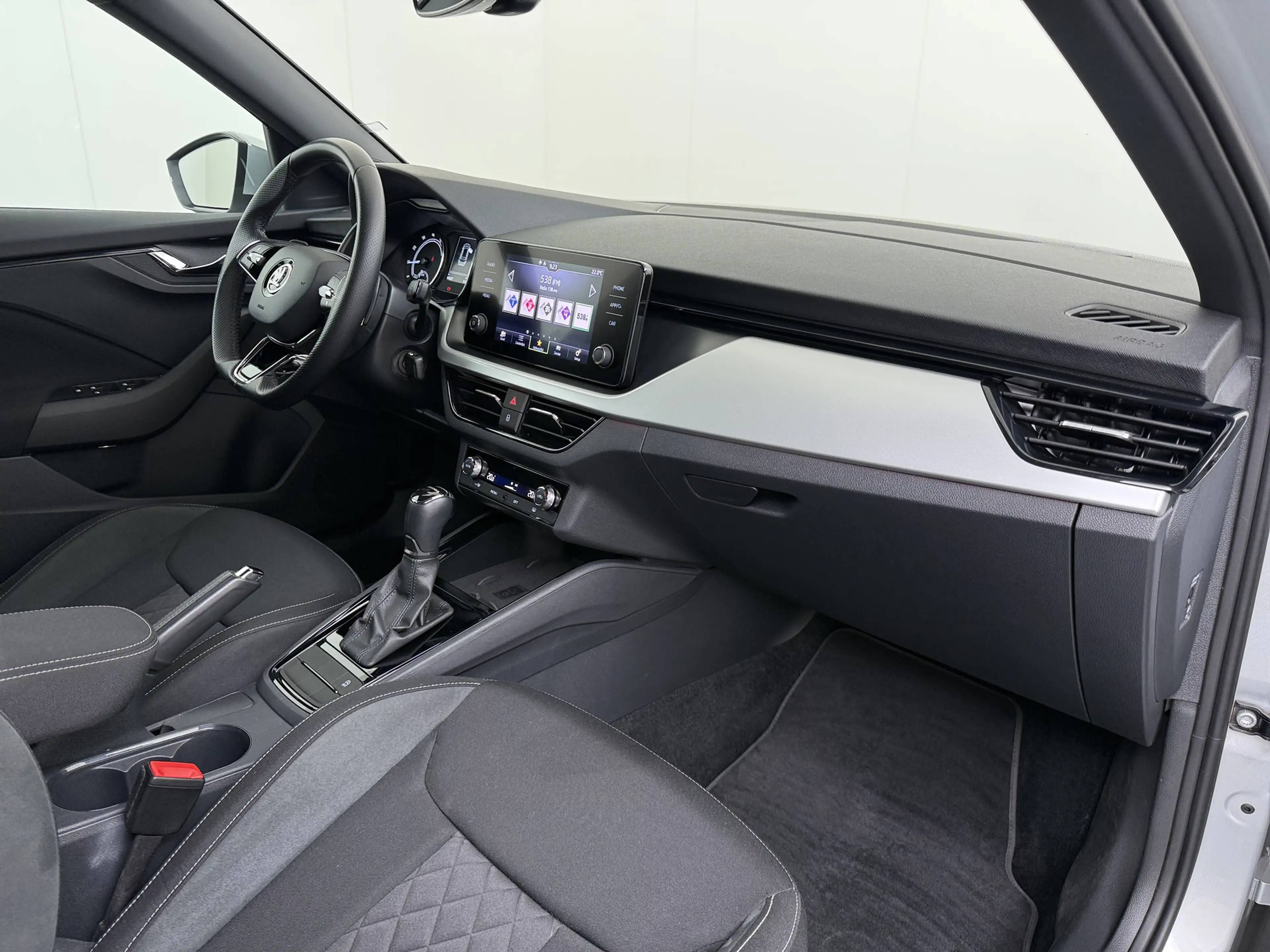Skoda Kamiq TSI 111pk Aut. Sportstoelen Apple/Android Camera P — photo 38