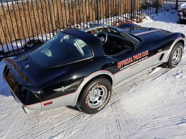 Chevrolet Corvette view 12